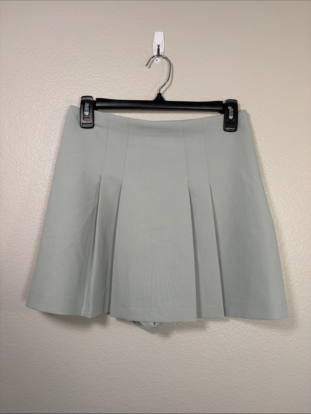 Abercrombie Pleated Skort in Pastel Green - S